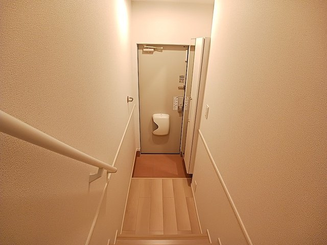 サンシャイン宮の下の玄関