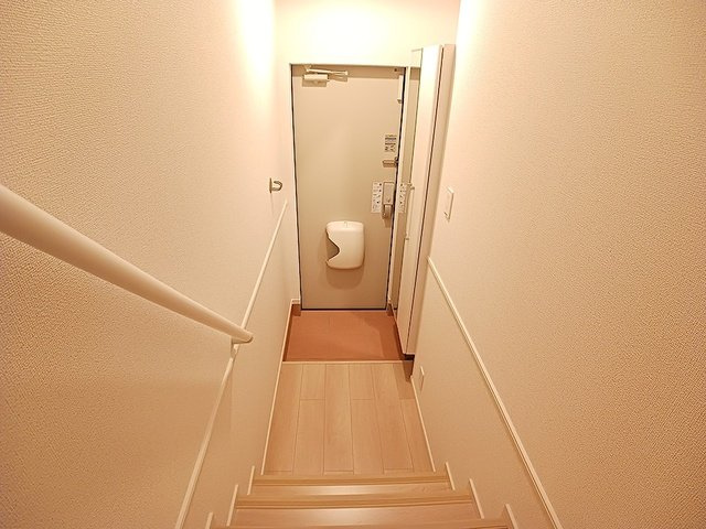 サンシャイン宮の下の玄関