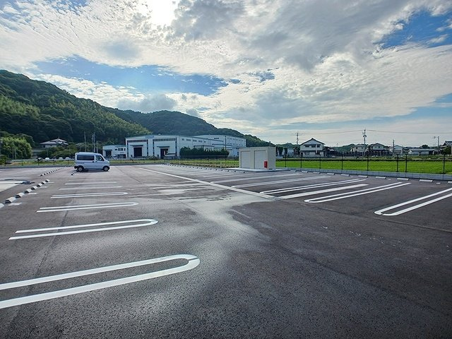メゾンド・プチ・フルールⅩⅠの駐車場