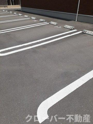 セレノ・ド・ルピナスⅠの駐車場