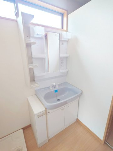 鹿嶋市港ケ丘１丁目の一戸建ての洗面所|シャンプードレッサー