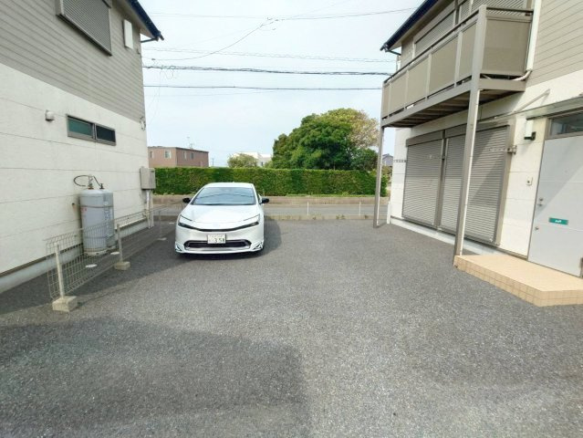 鹿嶋市港ケ丘１丁目の一戸建ての駐車場|前面駐車場2台無料