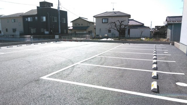 ウェルデンス熊谷Aの駐車場
