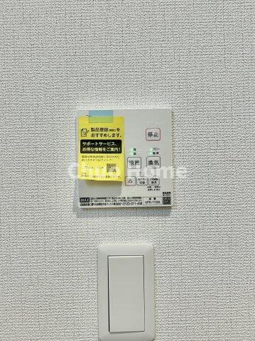 江戸川区東小岩3丁目新築分譲住宅の冷暖房・空調設備|【浴室乾燥機】暖房・冷風・換気・乾燥が可能です。毎日を快適に過ごせるうれしい機能が揃っています。雨の日の洗濯物も安心です。