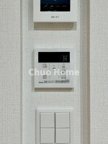 江戸川区東小岩3丁目新築分譲住宅の発電・温水設備|【給湯リモコン】外での一日を忘れさせてくれるオートバス機能でお好みの湯量・温度に調整された浴槽。