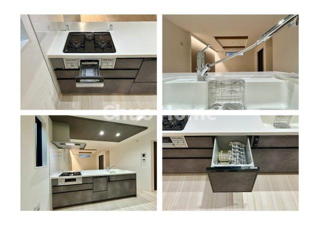 江戸川区東小岩3丁目新築分譲住宅のキッチン|【システムキッチン】ワイドで収納豊富な使い勝手の良いカウンターキッチンには、食洗器・伸縮タイプのキッチン水栓、三ツ口コンロ・魚焼きグリルなどの便利な設備が標準完備されています。