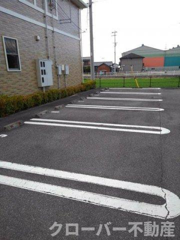 ラ・フェスタＢの駐車場