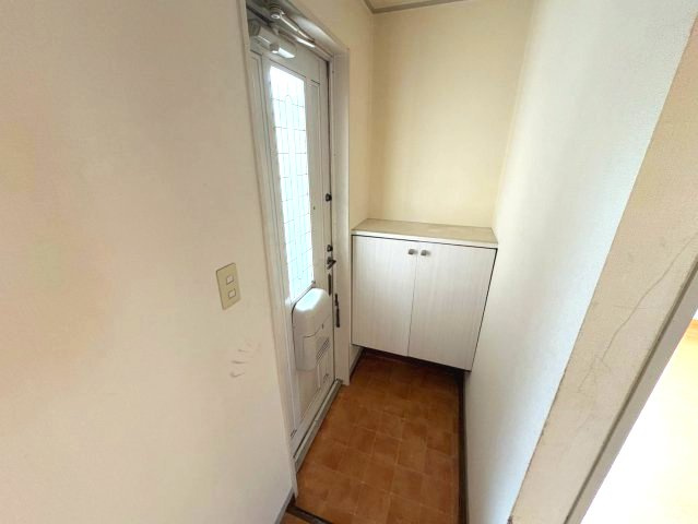 ハイツひまわりの玄関