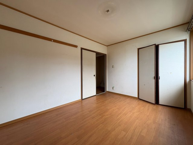 ハイツひまわりの洋室