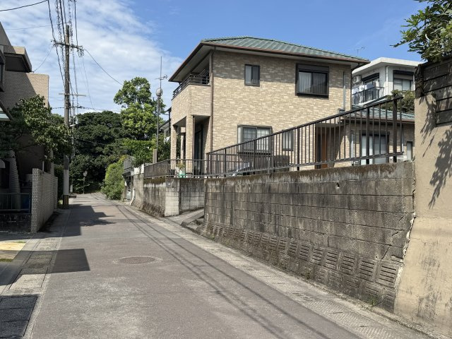 上竜尾町　売地の前面道路含む現地写真|落ち着いた住宅街の一画。