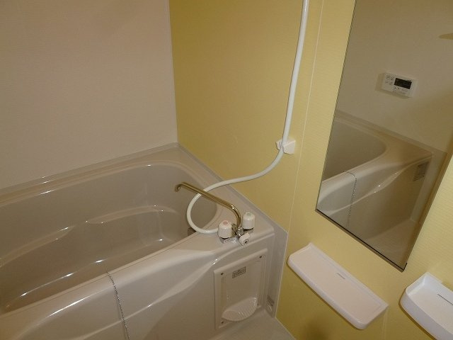 メゾン　グラースＢの浴室|コンパクトで使いやすいお風呂です
