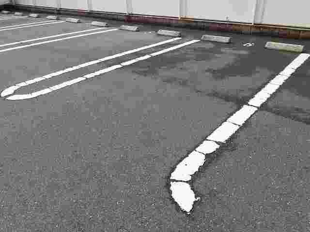 アルベロ・アズーリの駐車場