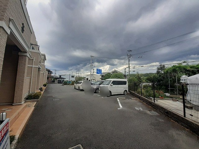 スマート　ハズの駐車場