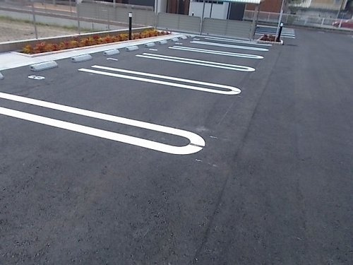 コンフォートカーサⅢの駐車場