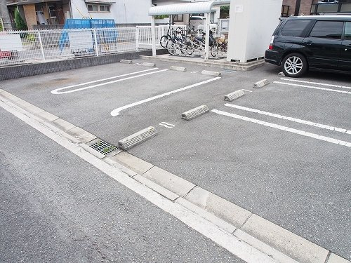 メゾン・リベルタの駐車場
