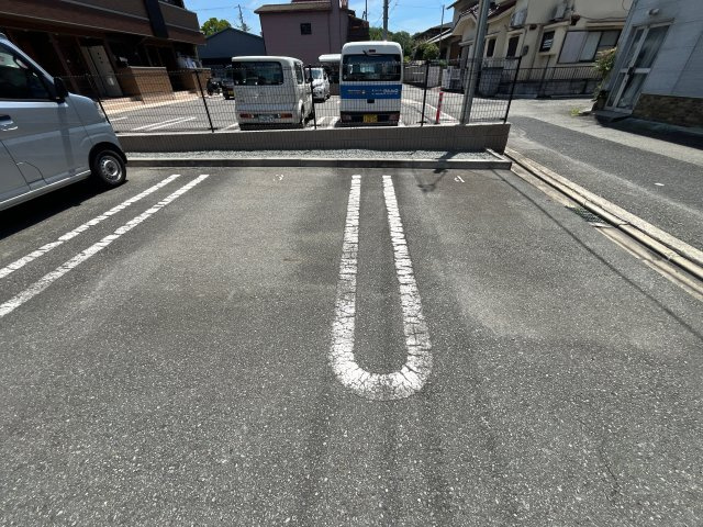 メゾン・リベルタの駐車場