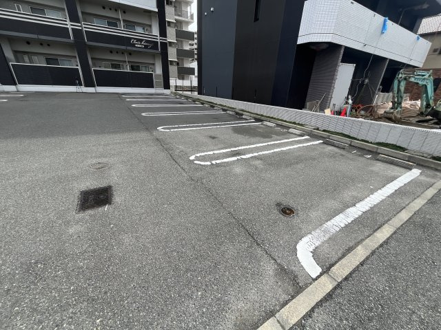 クレール姫路の駐車場