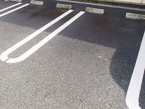 アクシスの駐車場