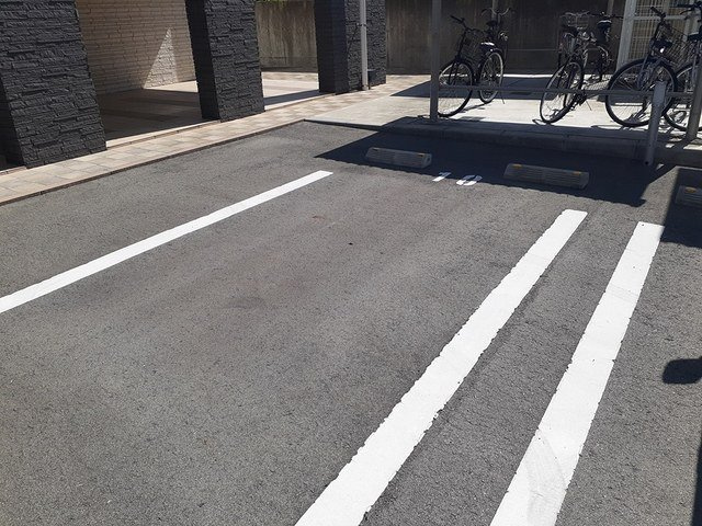 フィレール　デュ　トラジャⅢの駐車場