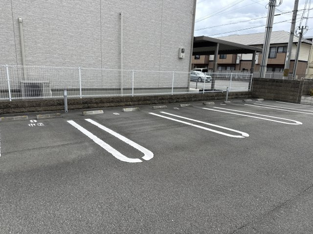 フィレール　デュ　トラジャⅢの駐車場