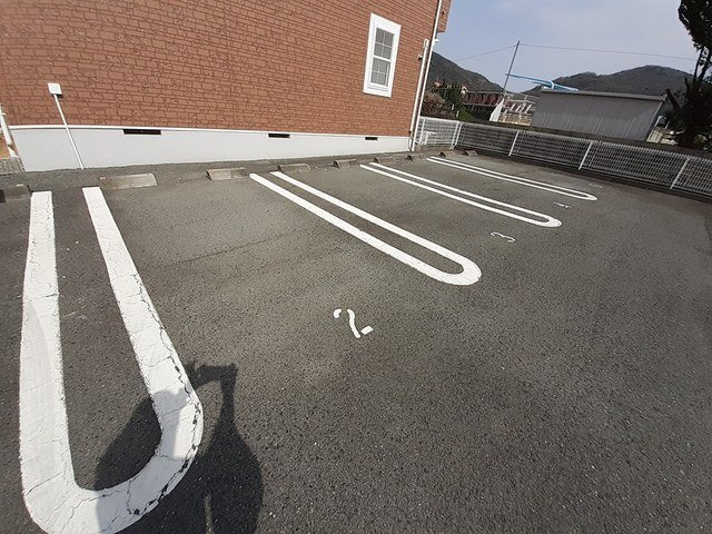 プレインカーサの駐車場