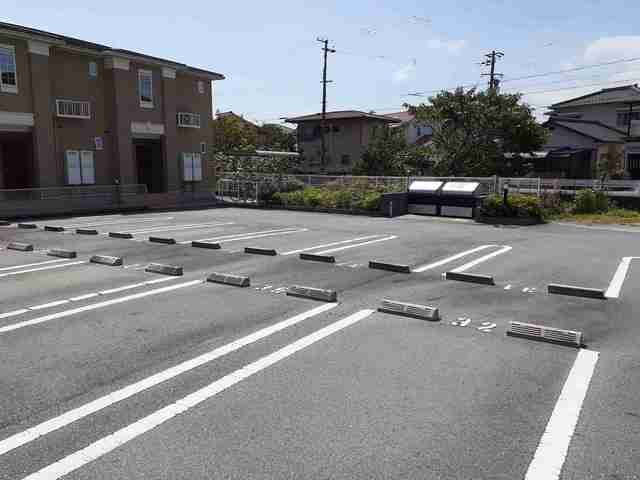 シン．シン．ハウスＣの駐車場