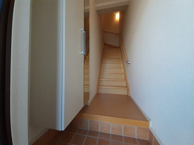 シン．シン．ハウスＣの玄関
