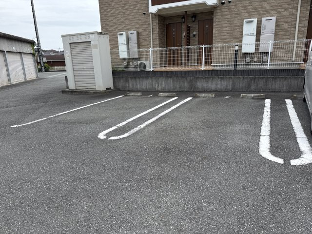 ネオ・ヒルサイドの駐車場