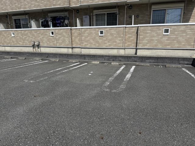エクセラン則直Ⅲの駐車場