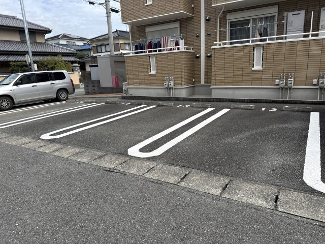 ピエデルモンテ・Ｍ　Ａの駐車場
