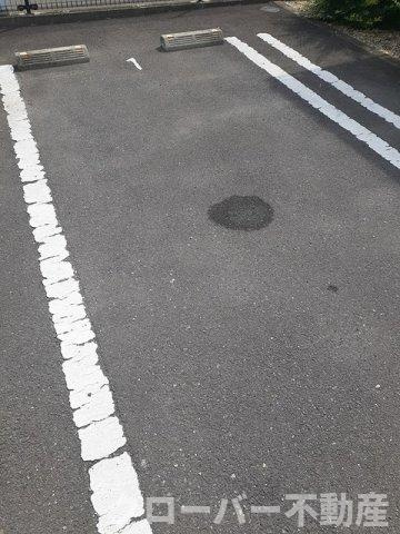 レユスィートＹ　Ⅶの駐車場