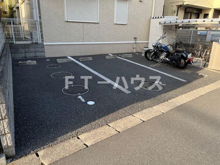 アネックスセキセン弐番館の駐車場