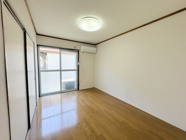 サンライズ島崎の洋室|コンパクトで使いやすい洋室です