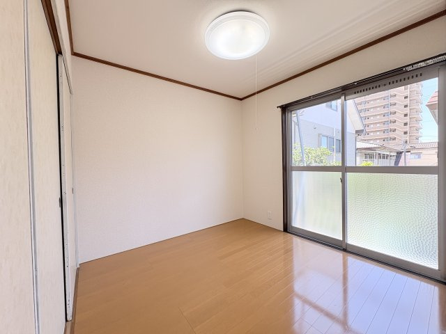 サンライズ島崎の洋室|コンパクトで使いやすい洋室です