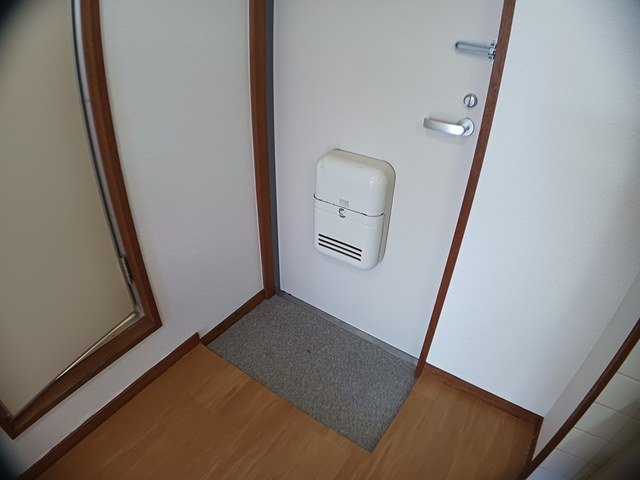 光ハイツ・杉本の玄関