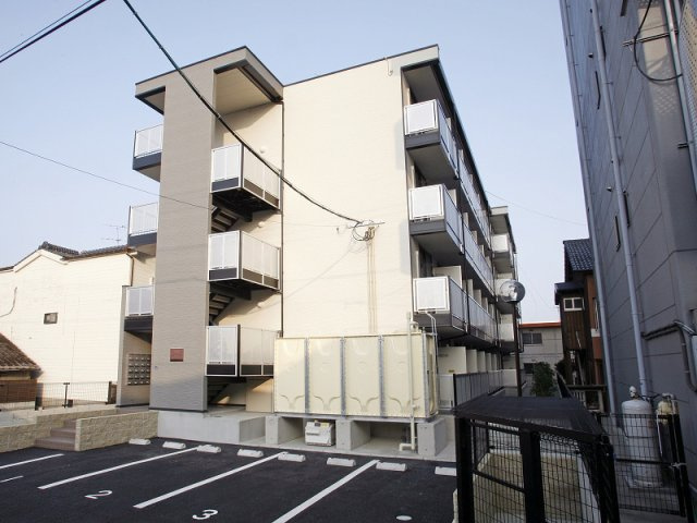 レオパレスフラワーヒル熊本の外観|おしゃれな外観です