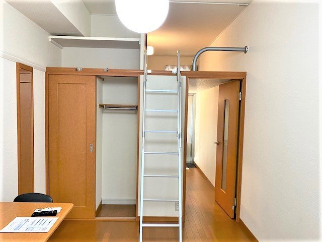 レオパレスたかのの居間・リビング|使いやすい居間です