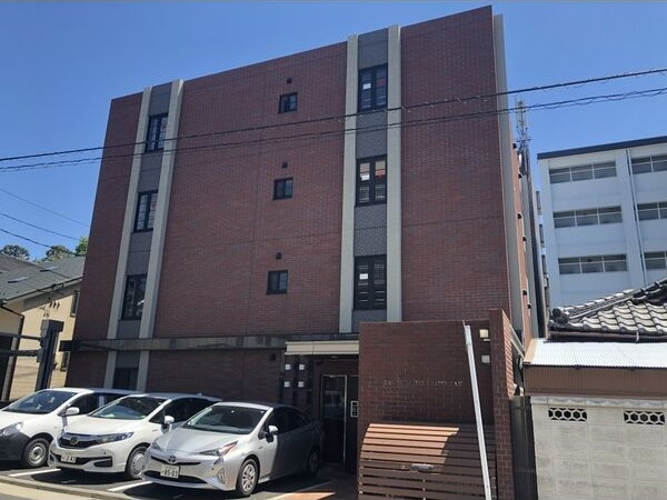 イースタンヒルズ覚王山の外観