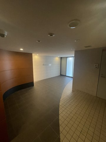 【ロビー】ファーストフィオーレ神戸湊町