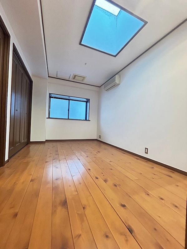 新神戸H.Holdingsビルの洋室