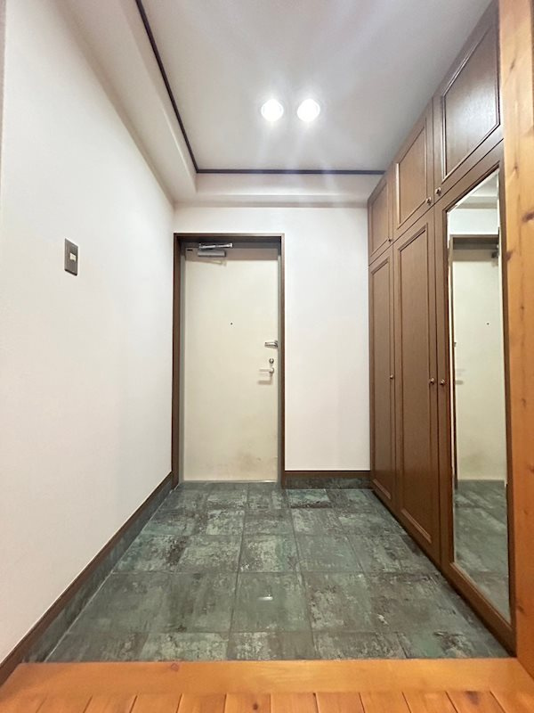新神戸H.Holdingsビルの玄関