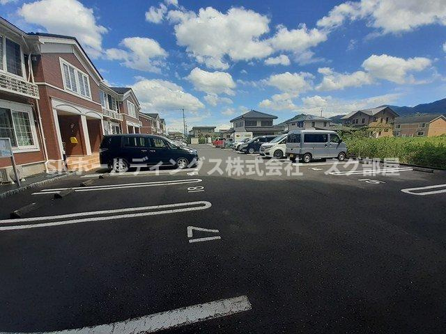 ミニヨンコリーヌＡの駐車場