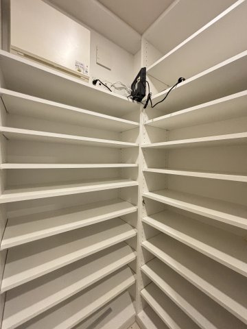 プレミスト天神赤坂タワーの収納