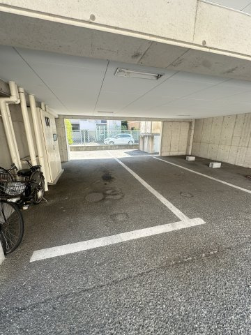 アンソール室見の駐車場