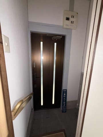 二葉町９丁目アパート の玄関
