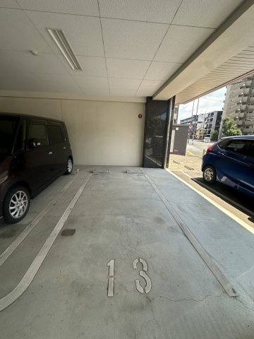 シャトーポルターダ博多南の駐車場