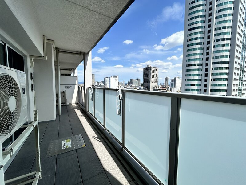 プレサンスタワー北浜のバルコニー