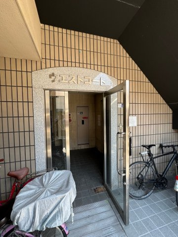 ウエストコートのエントランス