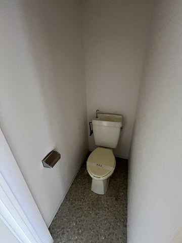 Riora塚本Ⅱのトイレ|落ち着いた色調のトイレです