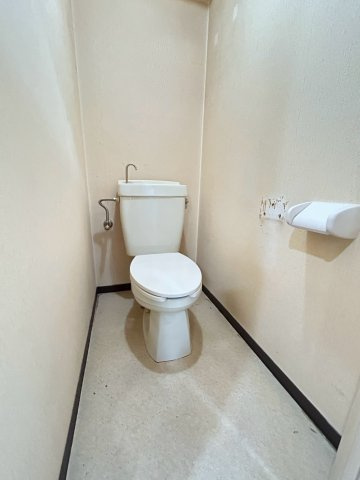 Riora塚本Ⅱのトイレ|落ち着いた色調のトイレです